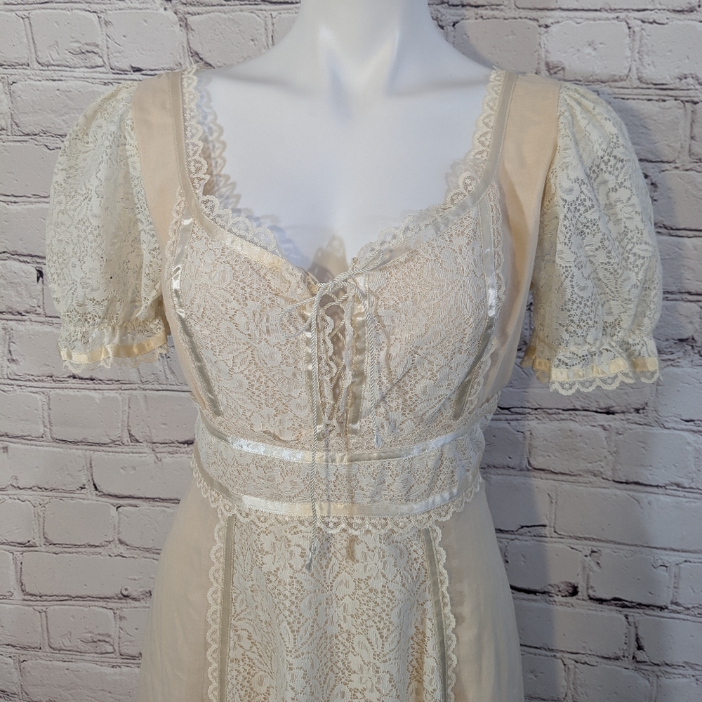 Vintage Cream Maxi Dress - Picture 6 of 8